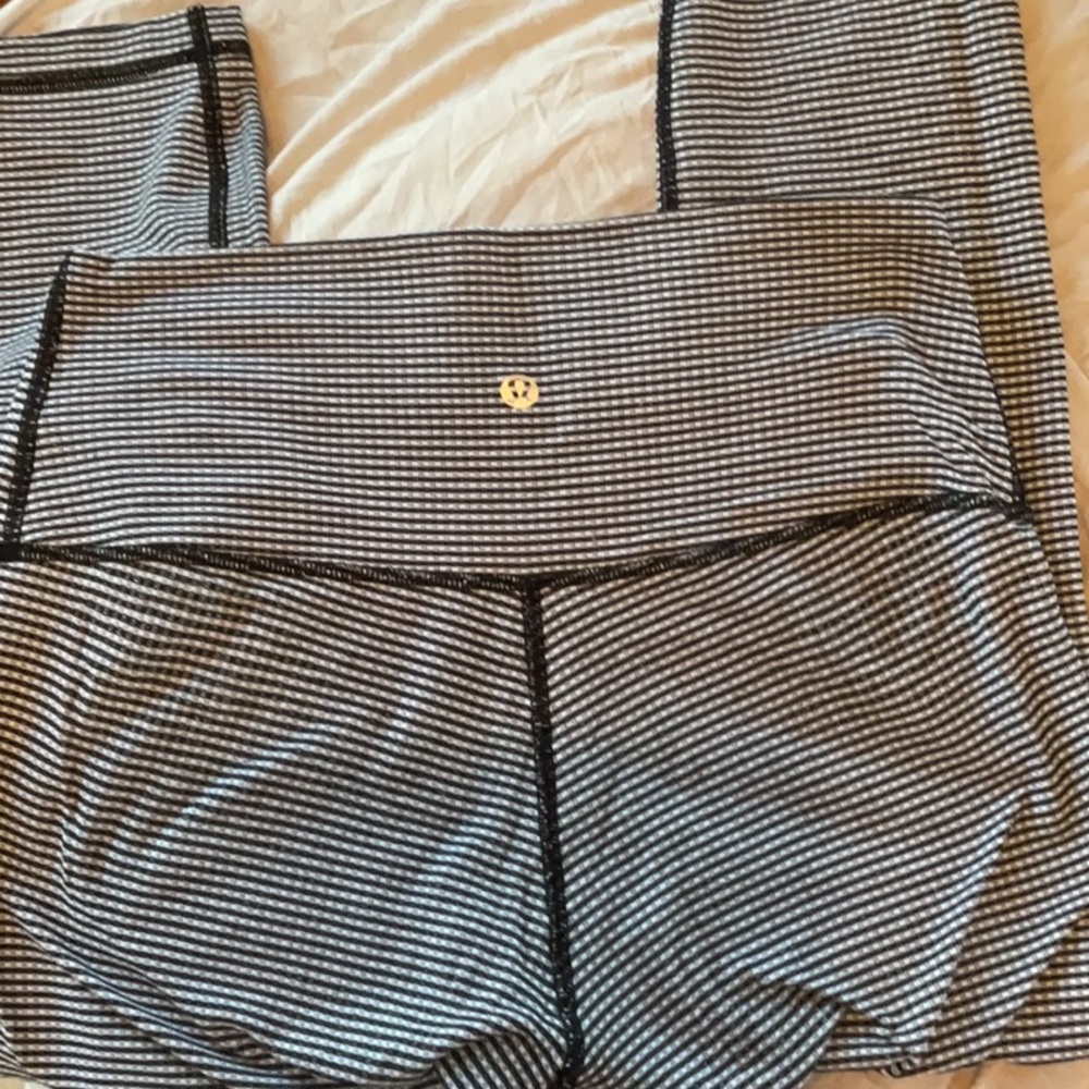 LULULEMON checkered leggings